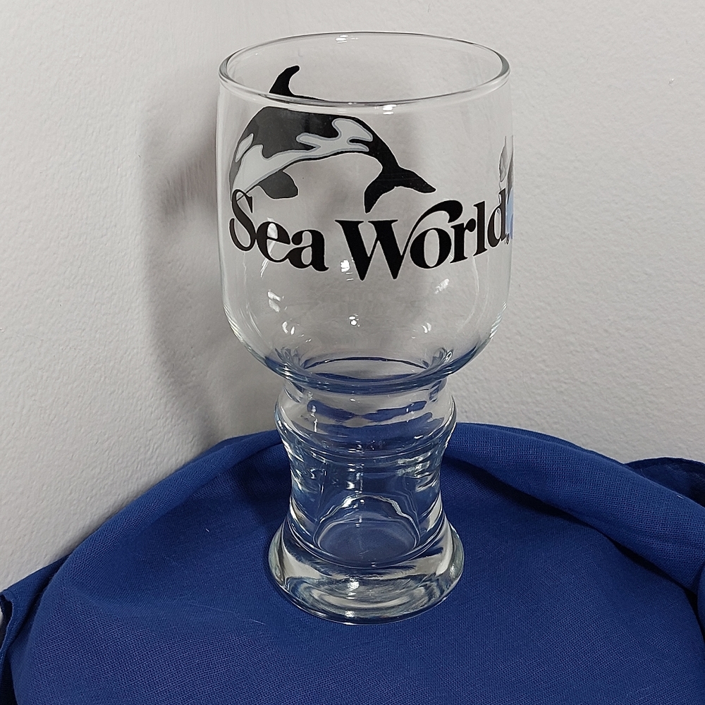 Vintage Sea World Shamu 6.5" Souvenir Drinking Glass /Goblet